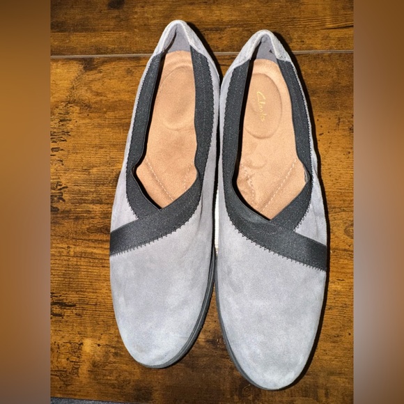 Clarks Artisan women’s Low Heel Suede Gray Pumps 8.5 loafers slip on comfortable - Picture 2 of 7